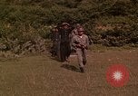 Standbild Vietcong gefangenen festgenommen und befragt von Südvietnam offi Tuy Hoà Süd Vietnam, 1962, aus Sekunde 7 historischem Filmmaterial Videoclip 65675039917