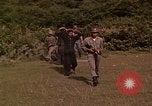 Standbild Vietcong gefangenen festgenommen und befragt von Südvietnam offi Tuy Hoà Süd Vietnam, 1962, aus Sekunde 8 historischem Filmmaterial Videoclip 65675039917