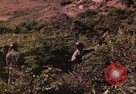 Standbild Vietcong gefangenen festgenommen und befragt von Südvietnam offi Tuy Hoà Süd Vietnam, 1962, aus Sekunde 29 historischem Filmmaterial Videoclip 65675039917