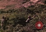 Standbild Vietcong gefangenen festgenommen und befragt von Südvietnam offi Tuy Hoà Süd Vietnam, 1962, aus Sekunde 31 historischem Filmmaterial Videoclip 65675039917