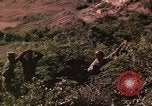 Standbild Vietcong gefangenen festgenommen und befragt von Südvietnam offi Tuy Hoà Süd Vietnam, 1962, aus Sekunde 32 historischem Filmmaterial Videoclip 65675039917