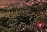 Standbild Vietcong gefangenen festgenommen und befragt von Südvietnam offi Tuy Hoà Süd Vietnam, 1962, aus Sekunde 34 historischem Filmmaterial Videoclip 65675039917