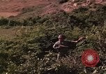 Standbild Vietcong gefangenen festgenommen und befragt von Südvietnam offi Tuy Hoà Süd Vietnam, 1962, aus Sekunde 36 historischem Filmmaterial Videoclip 65675039917