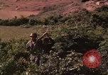 Standbild Vietcong gefangenen festgenommen und befragt von Südvietnam offi Tuy Hoà Süd Vietnam, 1962, aus Sekunde 40 historischem Filmmaterial Videoclip 65675039917