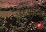 Standbild Vietcong gefangenen festgenommen und befragt von Südvietnam offi Tuy Hoà Süd Vietnam, 1962, aus Sekunde 41 historischem Filmmaterial Videoclip 65675039917