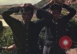 Standbild Vietcong gefangenen festgenommen und befragt von Südvietnam offi Tuy Hoà Süd Vietnam, 1962, aus Sekunde 44 historischem Filmmaterial Videoclip 65675039917