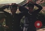 Standbild Vietcong gefangenen festgenommen und befragt von Südvietnam offi Tuy Hoà Süd Vietnam, 1962, aus Sekunde 45 historischem Filmmaterial Videoclip 65675039917