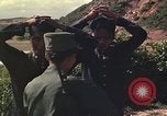 Standbild Vietcong gefangenen festgenommen und befragt von Südvietnam offi Tuy Hoà Süd Vietnam, 1962, aus Sekunde 48 historischem Filmmaterial Videoclip 65675039917