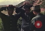 Standbild Vietcong gefangenen festgenommen und befragt von Südvietnam offi Tuy Hoà Süd Vietnam, 1962, aus Sekunde 49 historischem Filmmaterial Videoclip 65675039917