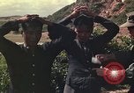 Standbild Vietcong gefangenen festgenommen und befragt von Südvietnam offi Tuy Hoà Süd Vietnam, 1962, aus Sekunde 50 historischem Filmmaterial Videoclip 65675039917