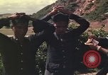 Standbild Vietcong gefangenen festgenommen und befragt von Südvietnam offi Tuy Hoà Süd Vietnam, 1962, aus Sekunde 51 historischem Filmmaterial Videoclip 65675039917