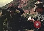 Standbild Vietcong gefangenen festgenommen und befragt von Südvietnam offi Tuy Hoà Süd Vietnam, 1962, aus Sekunde 54 historischem Filmmaterial Videoclip 65675039917