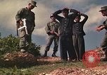 Standbild Vietcong gefangenen festgenommen und befragt von Südvietnam offi Tuy Hoà Süd Vietnam, 1962, aus Sekunde 57 historischem Filmmaterial Videoclip 65675039917