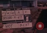 Standbild ARVN-Truppen escort Vietcong Gefangenen unter Bewachung einem vietnamesischen von Tuy Hoà Süd Vietnam, 1962, aus Sekunde 5 historischem Filmmaterial Videoclip 65675039920