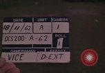 Standbild ARVN-Truppen escort Vietcong Gefangenen unter Bewachung einem vietnamesischen von Tuy Hoà Süd Vietnam, 1962, aus Sekunde 9 historischem Filmmaterial Videoclip 65675039920