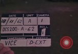 Standbild ARVN-Truppen escort Vietcong Gefangenen unter Bewachung einem vietnamesischen von Tuy Hoà Süd Vietnam, 1962, aus Sekunde 10 historischem Filmmaterial Videoclip 65675039920