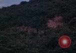 Standbild ARVN-Truppen escort Vietcong Gefangenen unter Bewachung einem vietnamesischen von Tuy Hoà Süd Vietnam, 1962, aus Sekunde 12 historischem Filmmaterial Videoclip 65675039920