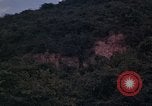 Standbild ARVN-Truppen escort Vietcong Gefangenen unter Bewachung einem vietnamesischen von Tuy Hoà Süd Vietnam, 1962, aus Sekunde 13 historischem Filmmaterial Videoclip 65675039920