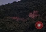 Standbild ARVN-Truppen escort Vietcong Gefangenen unter Bewachung einem vietnamesischen von Tuy Hoà Süd Vietnam, 1962, aus Sekunde 21 historischem Filmmaterial Videoclip 65675039920