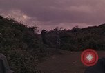 Standbild ARVN-Truppen escort Vietcong Gefangenen unter Bewachung einem vietnamesischen von Tuy Hoà Süd Vietnam, 1962, aus Sekunde 47 historischem Filmmaterial Videoclip 65675039920