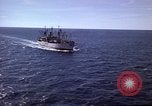 Standbild USS Muliphen (AKA-61)und Elemente der Sechsten Flotte im Mittelmeer du Mittelmeer, 1958, aus Sekunde 22 historischem Filmmaterial Videoclip 65675039927