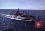 Standbild USS Muliphen (AKA-61)und Elemente der Sechsten Flotte im Mittelmeer du Mittelmeer, 1958, aus Sekunde 31 historischem Filmmaterial Videoclip 65675039927