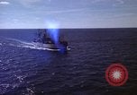 Standbild USS Muliphen (AKA-61)und Elemente der Sechsten Flotte im Mittelmeer du Mittelmeer, 1958, aus Sekunde 47 historischem Filmmaterial Videoclip 65675039927