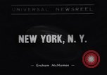 Standbild American Football New York City USA, 1938, aus Sekunde 1 historischem Filmmaterial Videoclip 65675039944