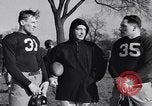 Standbild American Football New York City USA, 1938, aus Sekunde 13 historischem Filmmaterial Videoclip 65675039944