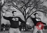Standbild American Football New York City USA, 1938, aus Sekunde 19 historischem Filmmaterial Videoclip 65675039944