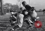 Standbild American Football New York City USA, 1938, aus Sekunde 26 historischem Filmmaterial Videoclip 65675039944