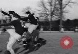 Standbild American Football New York City USA, 1938, aus Sekunde 31 historischem Filmmaterial Videoclip 65675039944