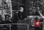 Standbild John Kennedy New Haven Connecticut USA, 1962, aus Sekunde 38 historischem Filmmaterial Videoclip 65675039946
