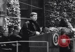 Standbild John Kennedy New Haven Connecticut USA, 1962, aus Sekunde 41 historischem Filmmaterial Videoclip 65675039946