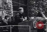 Standbild John Kennedy New Haven Connecticut USA, 1962, aus Sekunde 58 historischem Filmmaterial Videoclip 65675039946
