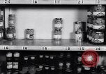 Standbild amerikanische Volk United States USA, 1944, aus Sekunde 10 historischem Filmmaterial Videoclip 65675039954