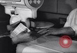 Standbild amerikanische Volk United States USA, 1944, aus Sekunde 34 historischem Filmmaterial Videoclip 65675039954