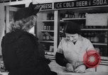 Standbild amerikanische Volk United States USA, 1944, aus Sekunde 37 historischem Filmmaterial Videoclip 65675039954