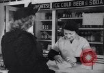 Standbild amerikanische Volk United States USA, 1944, aus Sekunde 38 historischem Filmmaterial Videoclip 65675039954