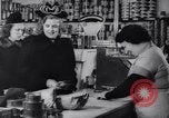 Standbild amerikanische Volk United States USA, 1944, aus Sekunde 40 historischem Filmmaterial Videoclip 65675039954