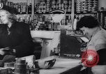 Standbild amerikanische Volk United States USA, 1944, aus Sekunde 41 historischem Filmmaterial Videoclip 65675039954
