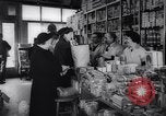 Standbild amerikanische Volk United States USA, 1944, aus Sekunde 42 historischem Filmmaterial Videoclip 65675039954