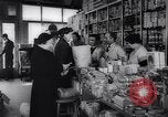 Standbild amerikanische Volk United States USA, 1944, aus Sekunde 43 historischem Filmmaterial Videoclip 65675039954