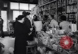 Standbild amerikanische Volk United States USA, 1944, aus Sekunde 44 historischem Filmmaterial Videoclip 65675039954