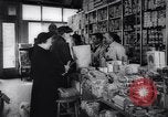 Standbild amerikanische Volk United States USA, 1944, aus Sekunde 45 historischem Filmmaterial Videoclip 65675039954