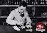 Standbild amerikanische Volk United States USA, 1944, aus Sekunde 56 historischem Filmmaterial Videoclip 65675039954