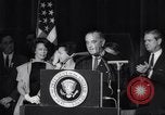 Immagine di Il Lindon B Johnson eletto presidente Washington DC USA, 1964, secondo 21 filmato di repertorio 65675039956