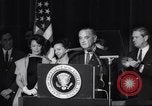 Immagine di Il Lindon B Johnson eletto presidente Washington DC USA, 1964, secondo 22 filmato di repertorio 65675039956