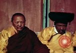Image des ministres du Cabinet tibétain Lhassa (Tibet), 1943, de la seconde 54 séquences d'archives historiques vidéo 65675039991