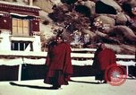Image moine tibétain Lhassa (Tibet), 1943, de la seconde 19 séquences d'archives historiques vidéo 65675039992